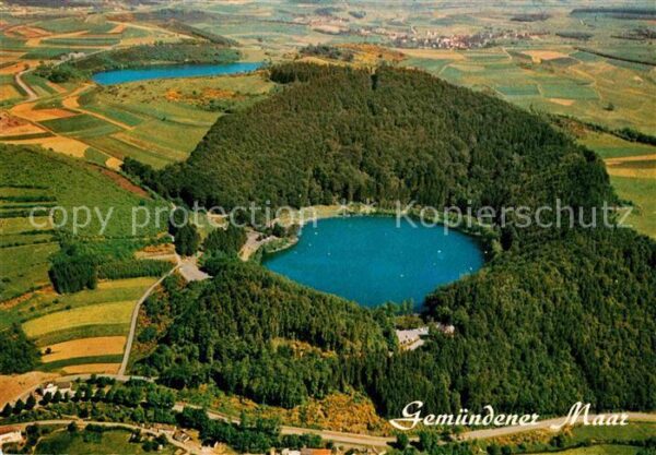 Daun Eifel Gemündener Maar mit Weinfelder Maar Fli