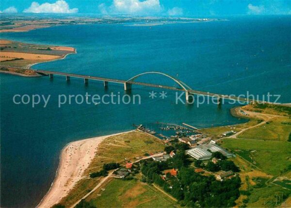 Fehmarn Fehmarnsundbrücke im Hintergrund Ostsee