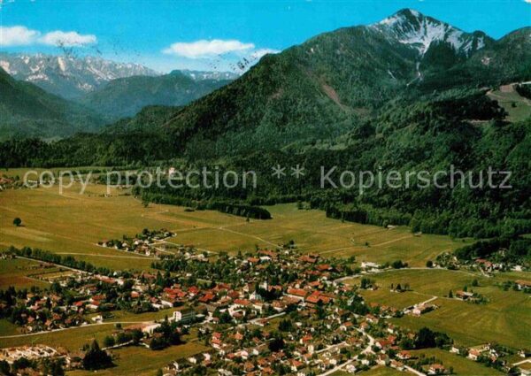 Grassau Chiemgau Fliegeraufnahme mit Hochplatte und Wild