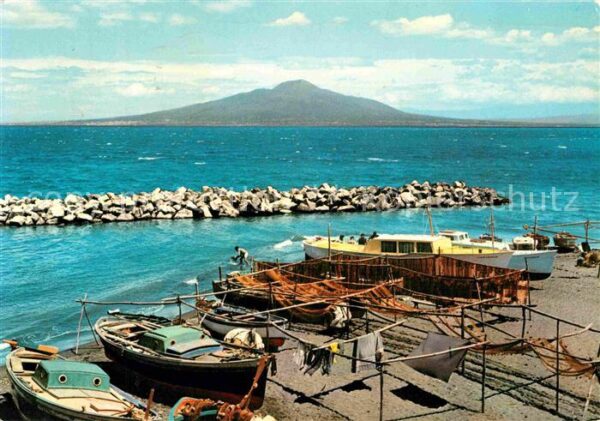 Sorrento Campania Il Vesuvio visto dalla Marina grande Vu
