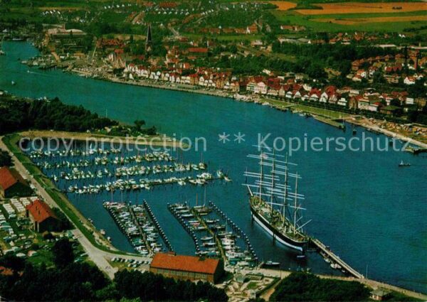 Travemuende Ostseebad Seglerhafen Segelschulschiff Viermaster