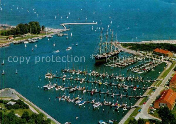 Travemuende Ostseebad Hafen Segelschulschiff Viermaster Flieg