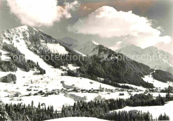 Riezlern Kleinwalsertal Vorarlberg Winterpanorama mit Gehrenspitze Hammers