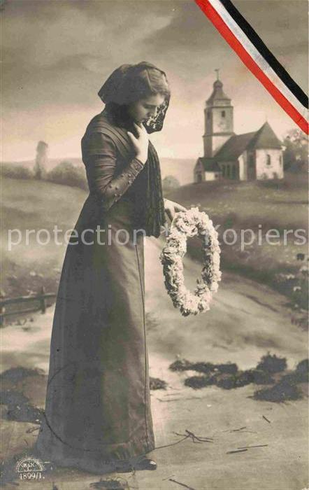 Foto RKL Paris Nr. 4899/1 Witwe Kirche Blumenkranz Schwarz