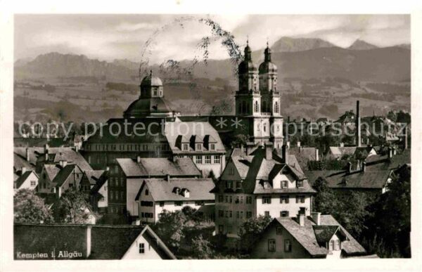 Kempten Allgaeu Altstadt mit Kirche Alpen