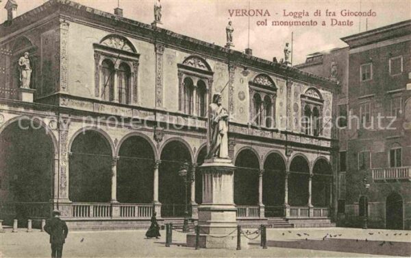 Verona Veneto Loggia di fra Giocondo col monumento a