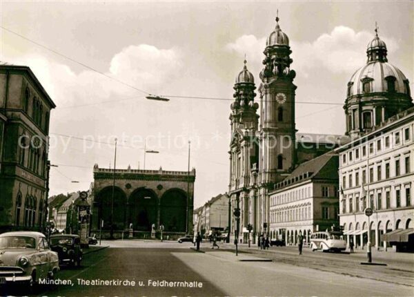 Muenchen Theatinerkirche Feldherrnhalle
