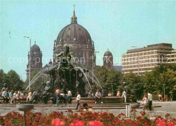 Berlin Neptunbrunnen und Dom