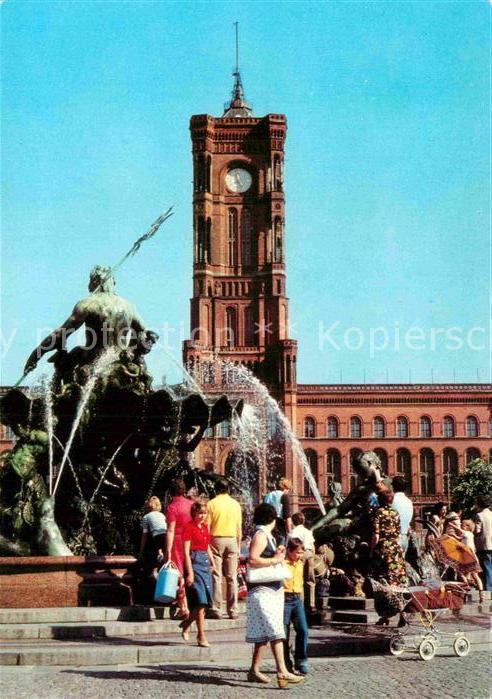 Berlin Neptunbrunnen und Rathaus