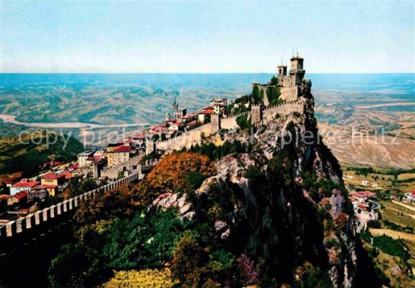 San Marino Repubblica Fliegeraufnahme mit Burg