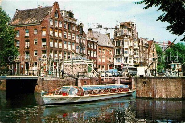 Amsterdam Niederlande De Haarlemmersluizen Ausflugsschiff