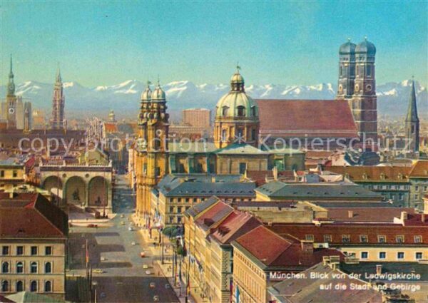 Muenchen Blick von Ludwigskirche auf Stadt und A