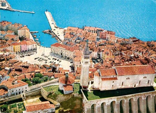 Piran Fliegeraufnahme mit Hafen