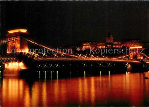 Budapest Kettenbrücke bei Nacht mit Burg
