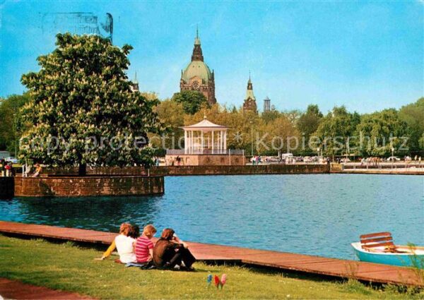 Hannover Maschsee Nordufer im Hintergrund Rathau