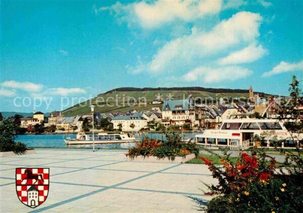 Traben-Trarbach Schiffsanlegestelle mit Moselpromenade