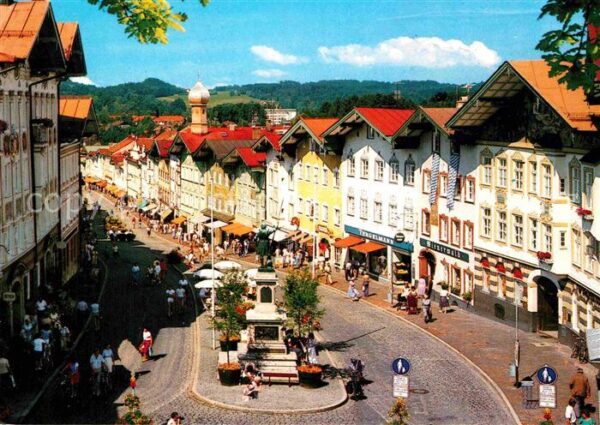 Bad Toelz Altstadt mit Marktstrasse Denkmal Kuror