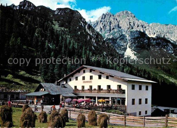 Schlickeralm mit Ampferstein Stubaier Alpen