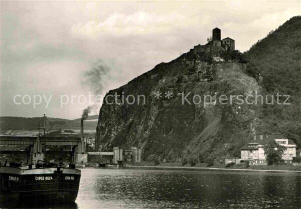 Usti nad Labem Hrad Strekov Partie am Fluss mit Burg