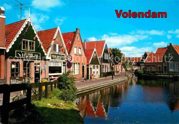 Volendam Typische Häuser am Wasser
