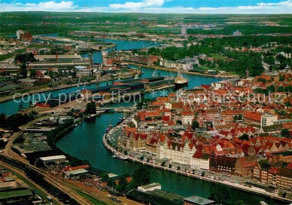 Luebeck Fliegeraufnahme Hafen