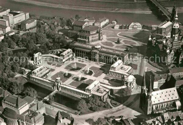 Dresden Fliegeraufnahme Zwinger Theaterplatz
