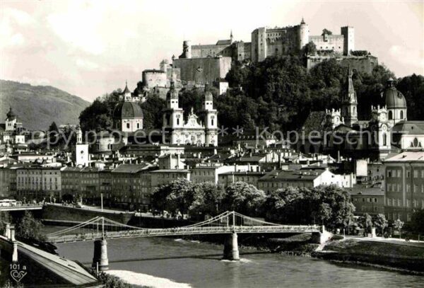 Salzburg Oesterreich Altstadt Schloss Salzach