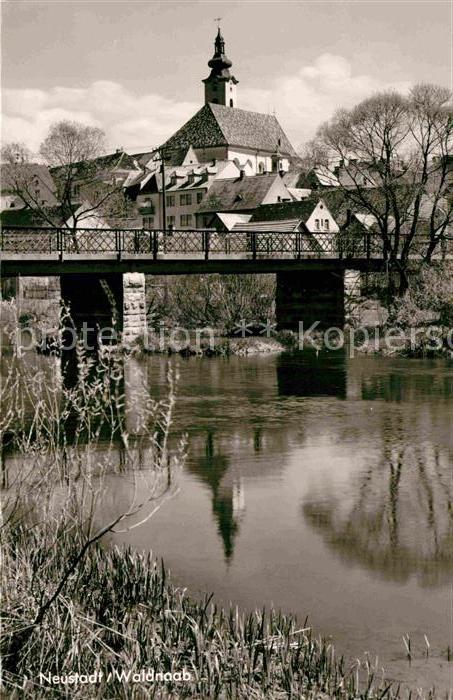 Neustadt Waldnaab Uferpartie am Fluss Brücke Kirche