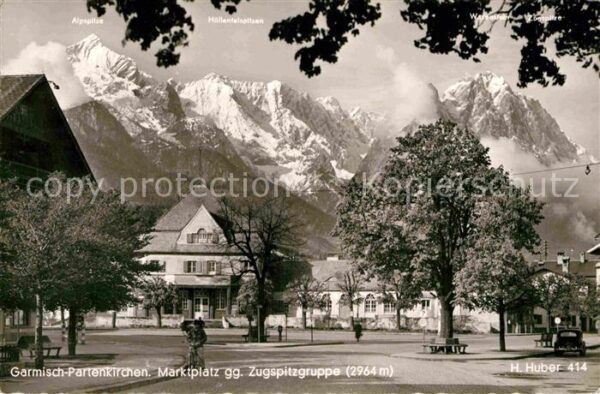 Garmisch-Partenkirchen Marktplatz gegen Zugspitzgruppe Wetters