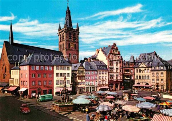 Trier Hauptmarkt mit Petrusbrunnen und St Gan