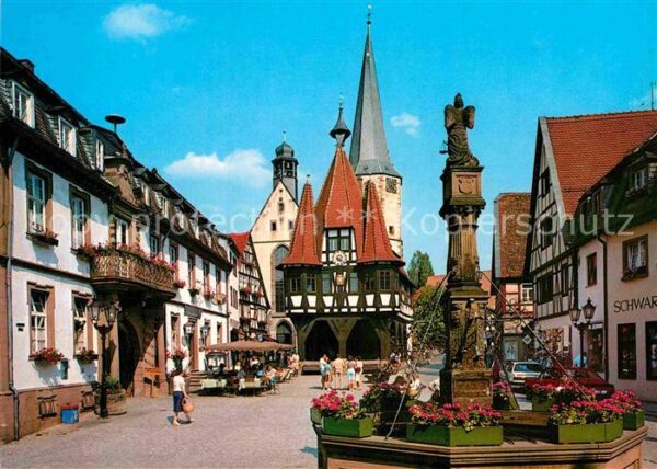 Michelstadt Marktplatz mit historischem Rathaus 15.