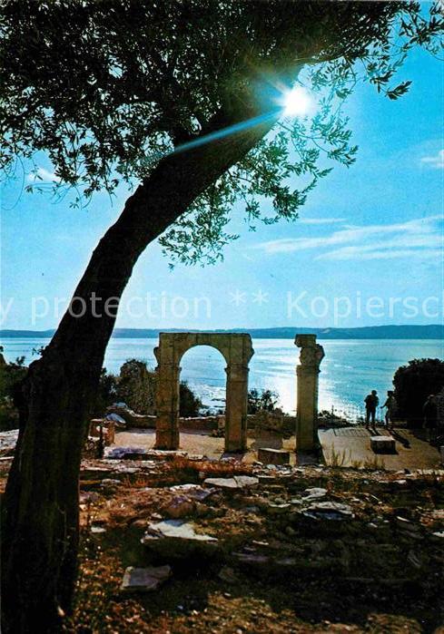 Sirmione Lago di Garda Controluce alle grotte di Catullo