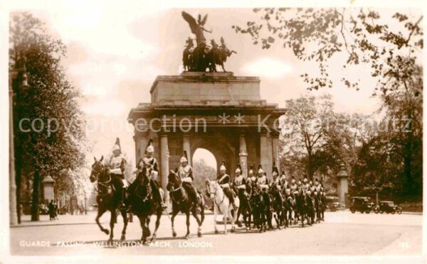 Leibgarde Wache Guards passing Wellington Arch London