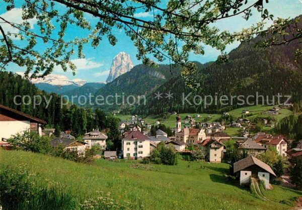 Ortisei St Ulrich Malerische Ansicht mit Langkofel Dolomi
