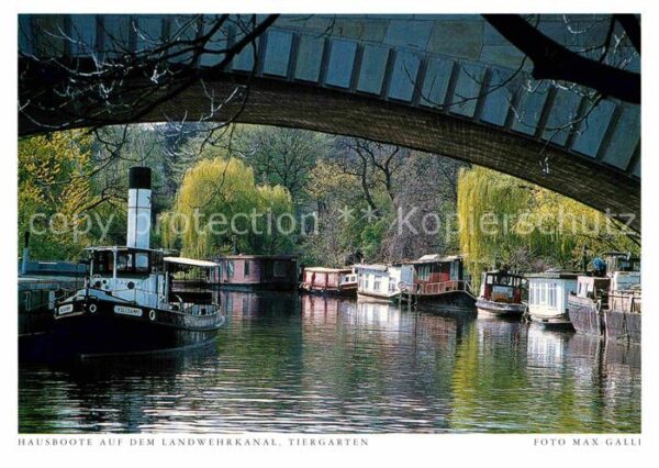 Tiergarten Berlin Hausboote auf dem Landwehrkanal Postkar