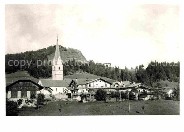 Voeran Verano Ortsansicht mit Kirche