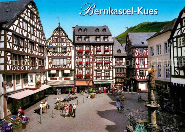 Bernkastel-Kues Marktplatz Fachwerk St. Michaelisbrunne