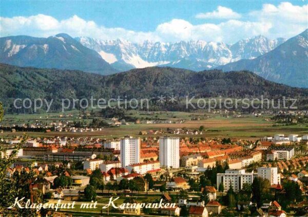Klagenfurt Woerthersee Panorama mit Karawanken