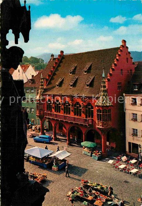 Freiburg Breisgau Münsterplatz mit Kaufhaus