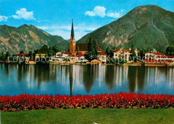 Rottach-Egern mit Kirche und Wallberg