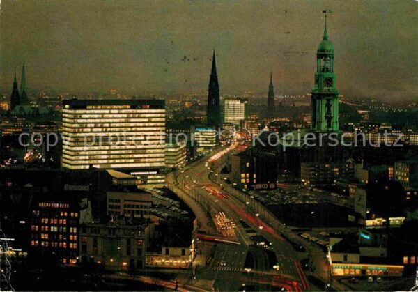 Hamburg Ost West Strasse bei Nacht Kirche Der M