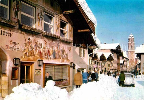 Mittenwald Bayern Obermarkt und Pfarrkirche im Winter Fas