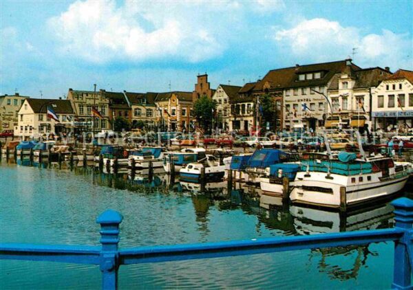 Husum Nordfriesland Binnenhafen mit Schiffbrücke