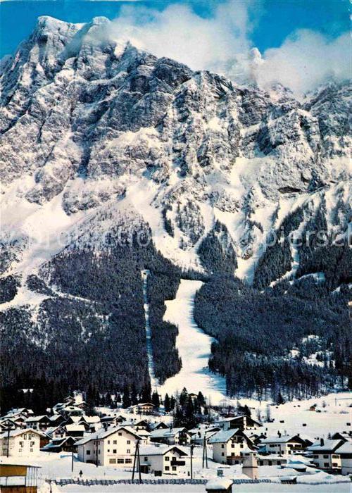 Ehrwald Tirol mit Zugspitzmassiv und Wettersteinlift