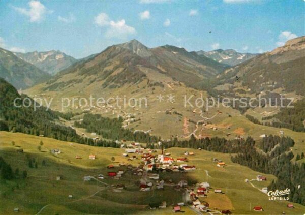 Riezlern Kleinwalsertal Vorarlberg mit Hirschegg Alpenpanorama Fliegeraufn