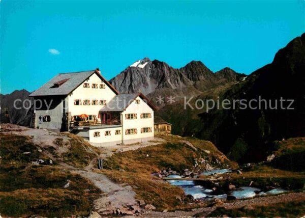 Regensburgerhuette Oesterreich in Stubaier Alpen
