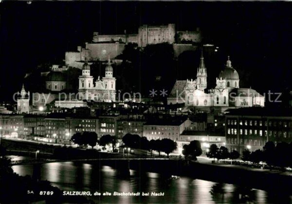 Salzburg Oesterreich Bischofsstadt bei Nacht