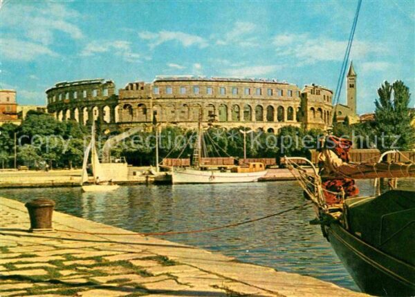 Pola Pula Croatia Arena und Hafen