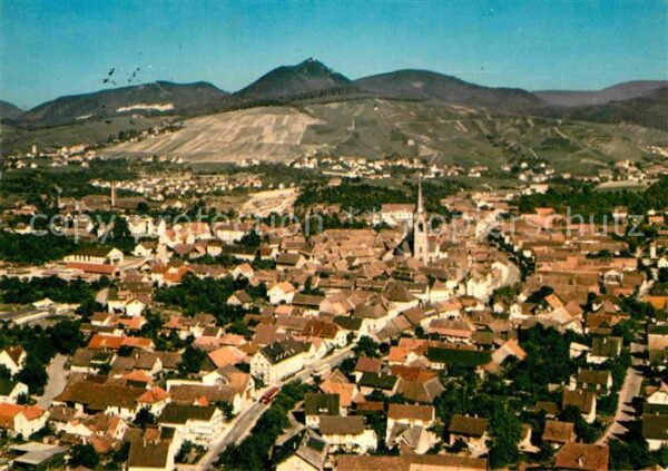 Steinbach Baden-Baden Fliegeraufnahme mit Burgruine Yburg