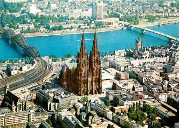 Koeln Rhein Fliegeraufnahme mit Dom Hohenzollernbrü